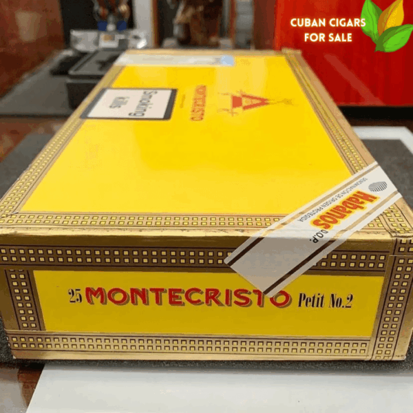 Montecristo No 4 Cigar Close-up - Premium Quality