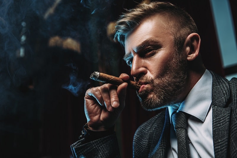 How to Smoke a Cigar Like a Pro