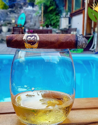 Vegas Robaina Unicos Cuban Cigar - Image 1